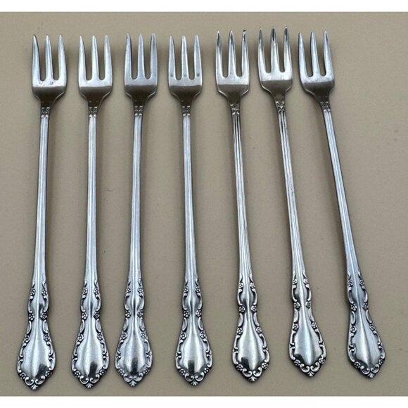 7 Oneida Mansion Hall COCKTAIL SEAFOOD FORKS Distinction Deluxe Stainless - Picture 1 of 6